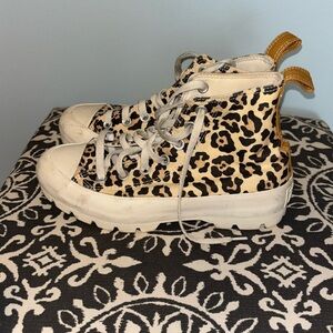 Cheetah Converse size 7